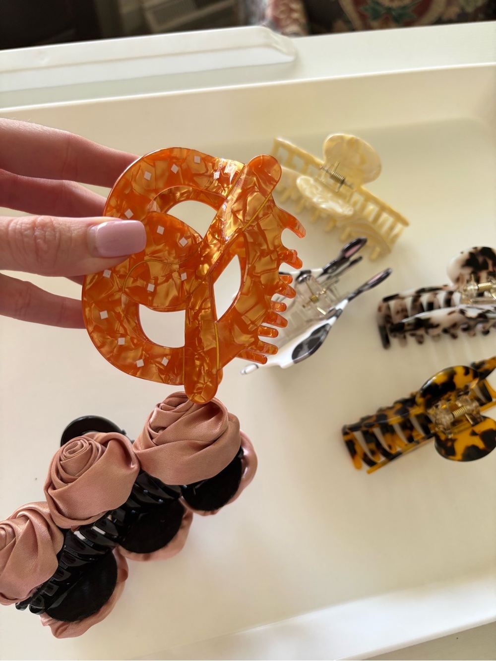 Claw Clip Accessory Bundle | Pretzel, Bulldog, Floral & marbled | 6 Pieces - Picture 2 of 5